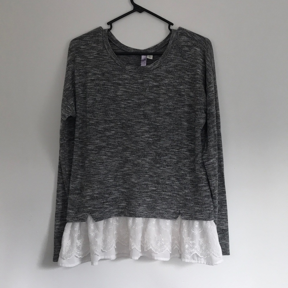 Cute gray top with lace bottom.
